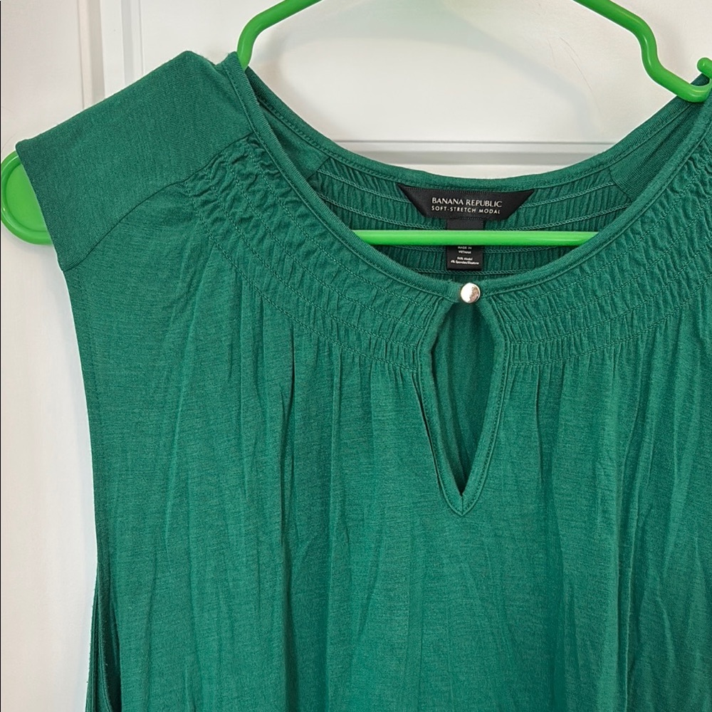 Banana Republic Green Pleated Sleeveless Top - Picture 4 of 10
